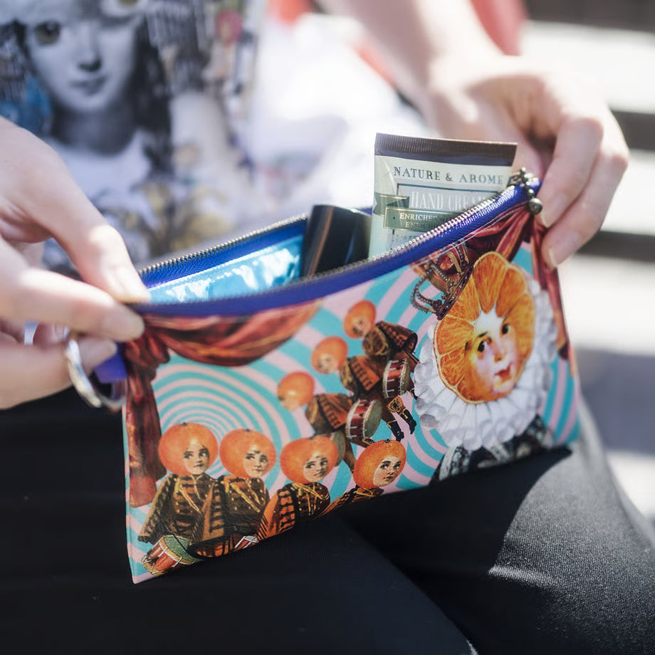 フラットポーチ「Princess Orange and the soldiers」